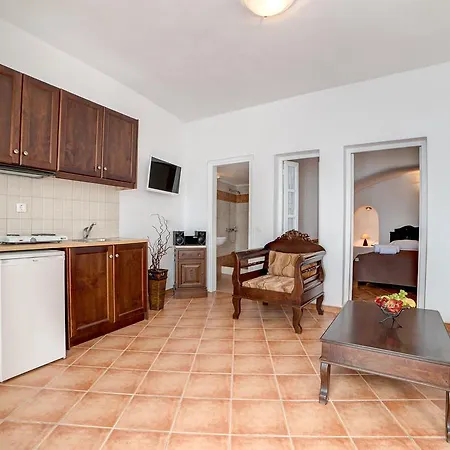 Cave Aparthotel 3*