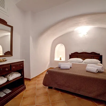 Aparthotel Cave Oia (Santorini)